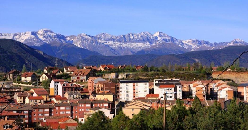 Prime Loft Pirineos Apartment Sabinanigo Bagian luar foto